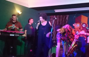 Susan Cadogan & The Debonaires, Tiki Beat Bar, Regensburg, 19.4.18