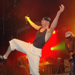 Yellowman_backed_by_Sagittarius_Band,_Bersenbrueck_2007_-2